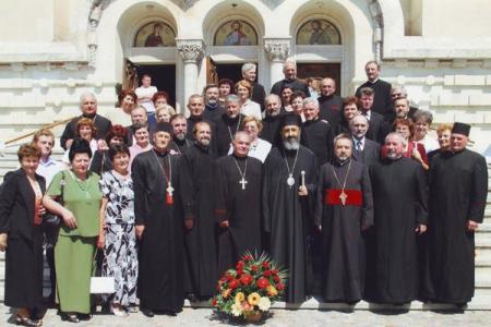 Dimpreună cu colegii şi soţiile lor, la 35 de ani de la absolvirea Seminarului Teologic Ortodox (2008)