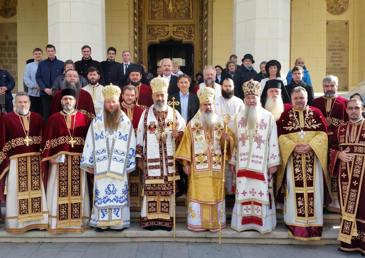 Cu prilejul sărbătorii Sfinților Mărturisitori Ardeleni, la Catedrala Reîntregirii din Alba Iulia, alături de soborul de arhierei, preoți și diaconi (21 octombrie 2016)