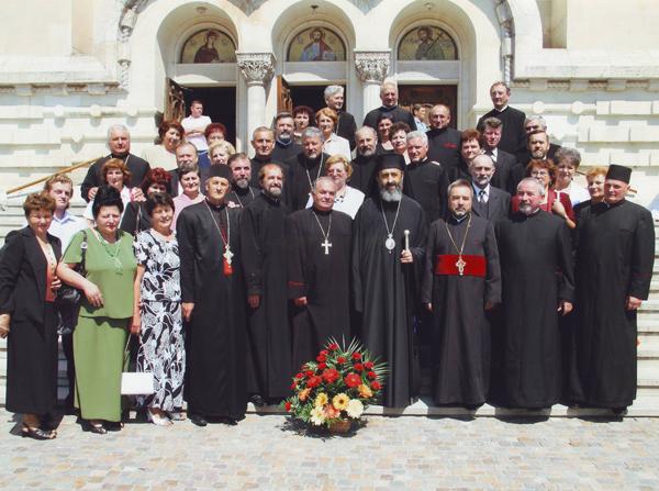 Dimpreună cu colegii şi soţiile lor, la 35 de ani de la absolvirea Seminarului Teologic Ortodox (2008)