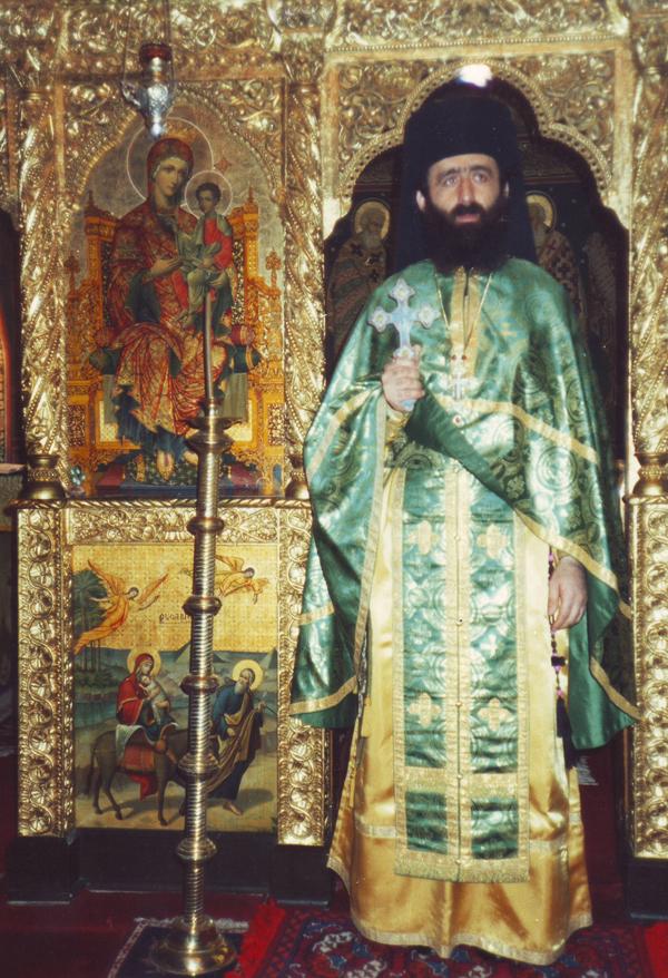 Binecuvântând pelerinii, în biserica română din Ierusalim