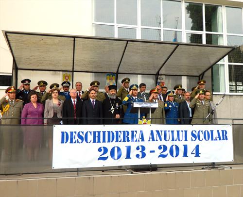 La festivitatea de deschidere a anului şcolar, Colegiul Militar Liceal „Mihai Viteazul” din Alba Iulia (16 septembrie, 2013)