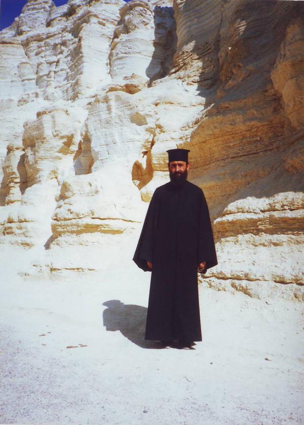 Părintele Irineu, lângă munţii de sare de la Sodoma