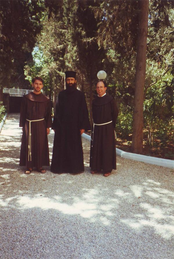 Cu doi călugări franciscani de la Mănăstirea „Terra Sancta”