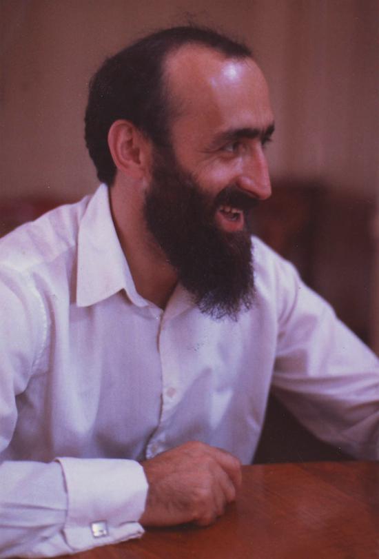 În camera sa (212), din Brown Hall