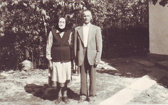 Părinţii săi, Dumitru şi Rozalia