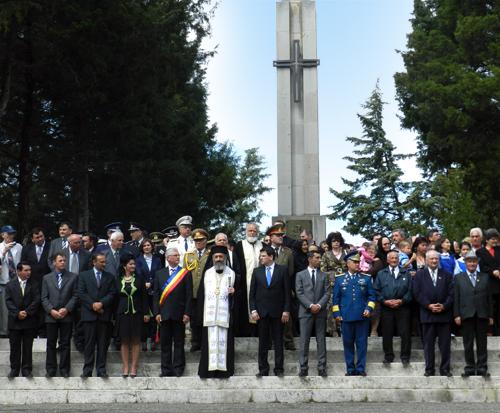 La sfinţirea Monumentului Soldatului Român, Luduş (9 mai, 2012)