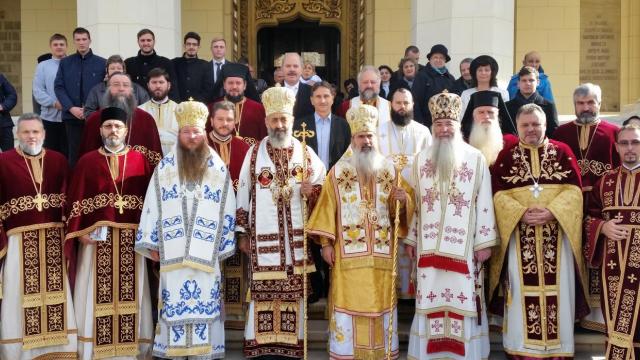 Cu prilejul sărbătorii Sfinților Mărturisitori Ardeleni, la Catedrala Reîntregirii din Alba Iulia, alături de soborul de arhierei, preoți și diaconi (21 octombrie 2016)