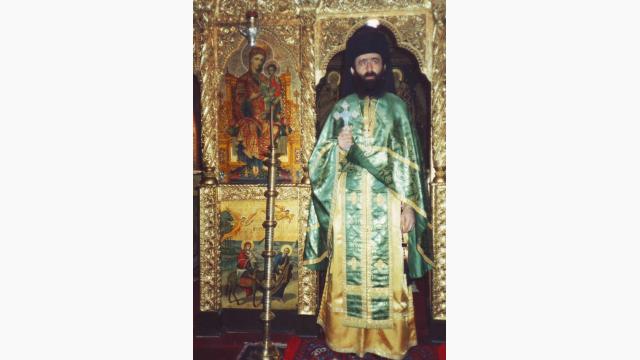 Binecuvântând pelerinii, în biserica română din Ierusalim