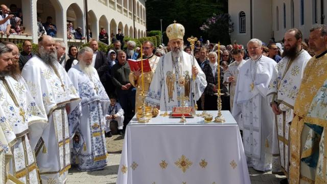 La Mănăstirea „Sfântul Mare Mucenic Dimitrie” din Sighișoara, de Praznicul Izvorul Tămăduirii (3 mai 2018)