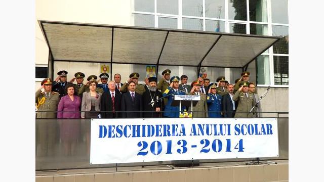 La festivitatea de deschidere a anului şcolar, Colegiul Militar Liceal „Mihai Viteazul” din Alba Iulia (16 septembrie, 2013)