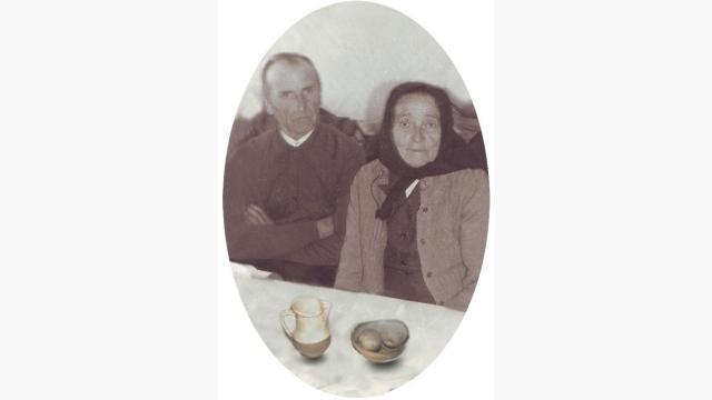 Părinţii săi, Dumitru şi Rozalia