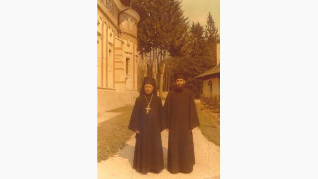 Cu Părintele Arhimandrit Neofit Nica (naşul său de călugărie)