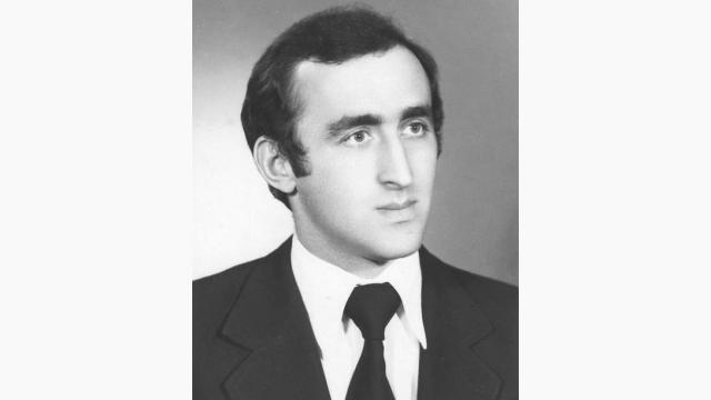 Absolvent al Facultăţii de Teologie Ortodoxă din Bucureşti (la 25 de ani)